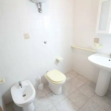 Rivabella D Apartment *